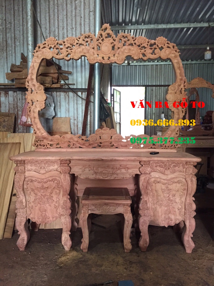 Bàn trang điểm
