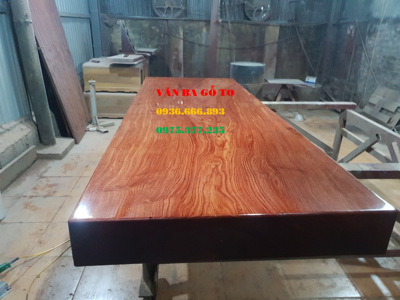 Mặt bàn gỗ nguyên khối tại Sài Gòn