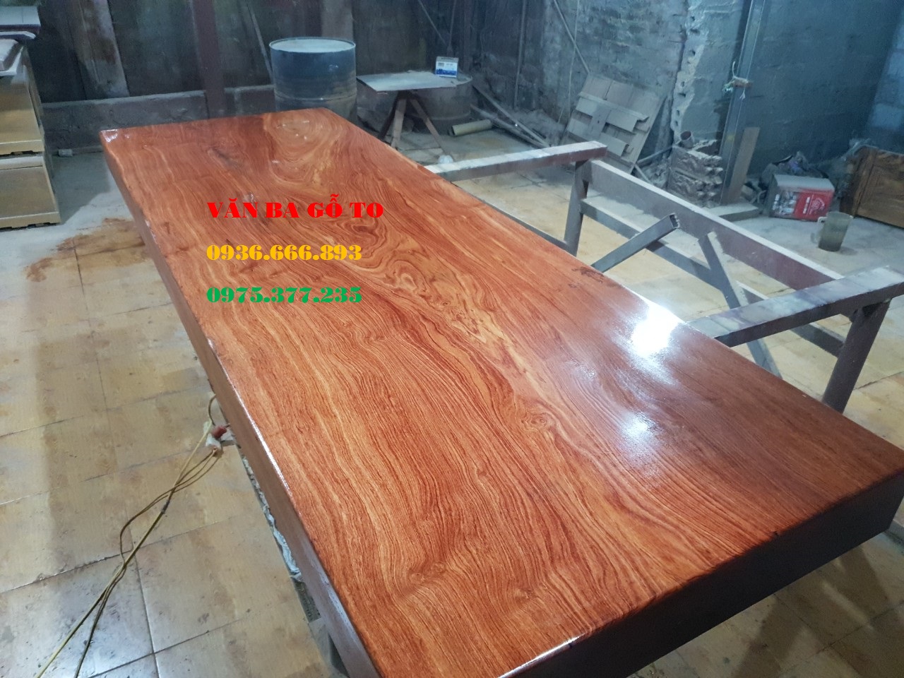 Mặt bàn gỗ nguyên khối tại Sài Gòn