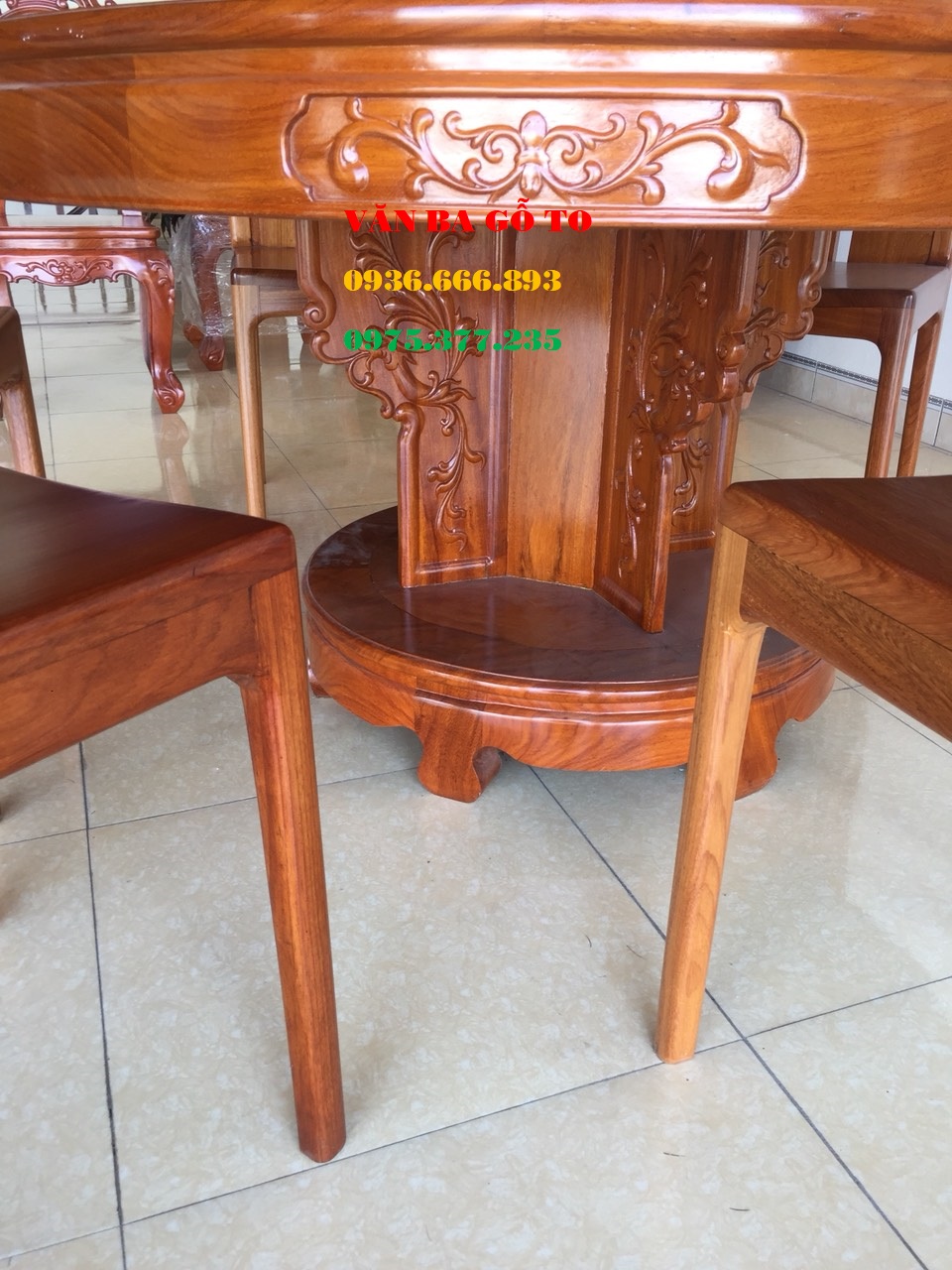 Bàn tròn gỗ