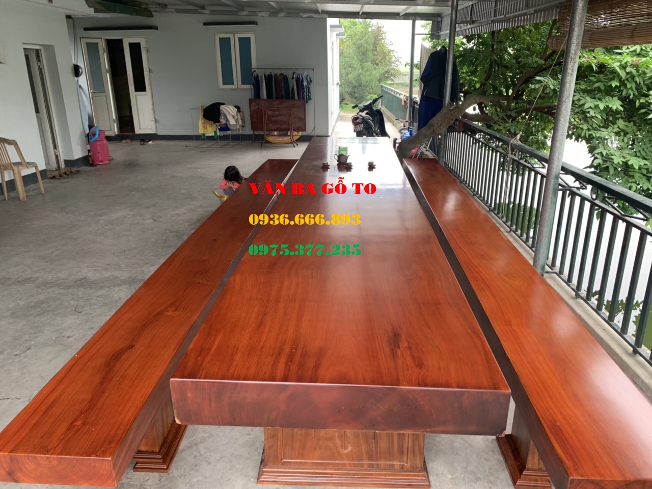 Bàn ăn gỗ nguyên khối tại Quảng Ninh