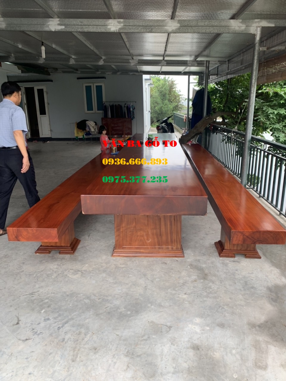Bàn ăn gỗ nguyên khối tại Quảng Ninh