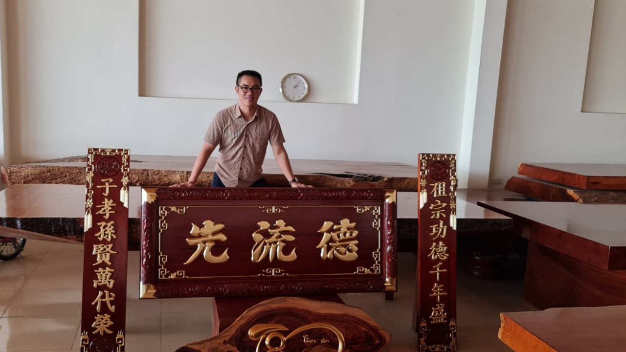 cuốn thư đức lưu quang gỗ