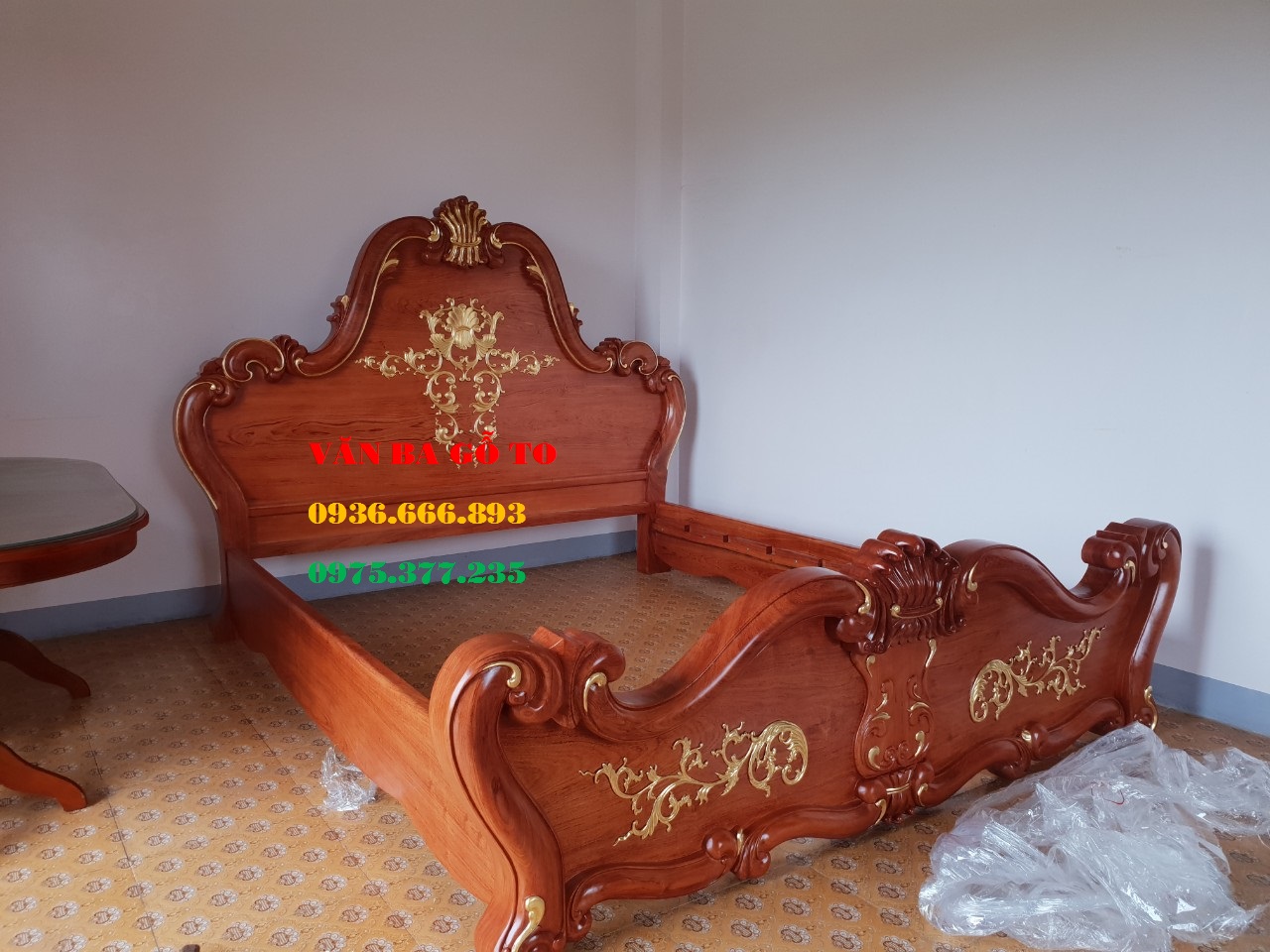 giường ngủ dát vàng