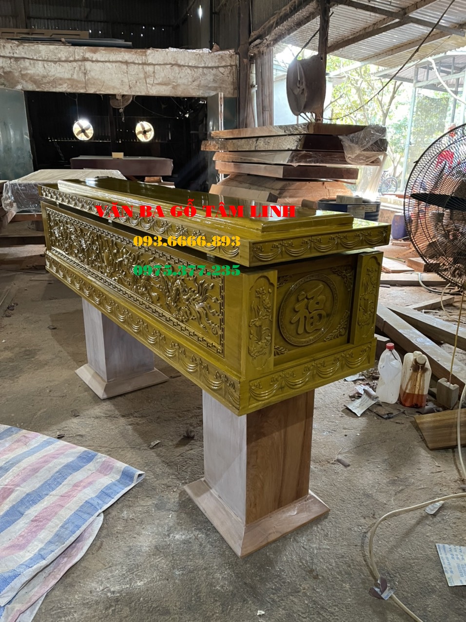 Quan tài gỗ vàng tâm